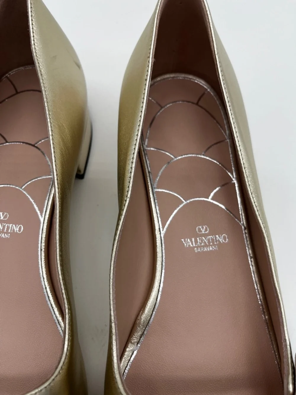Valentino Garavani Gemstone Mary Jane Flats Jewel Metallic Gold -40 (US 10)